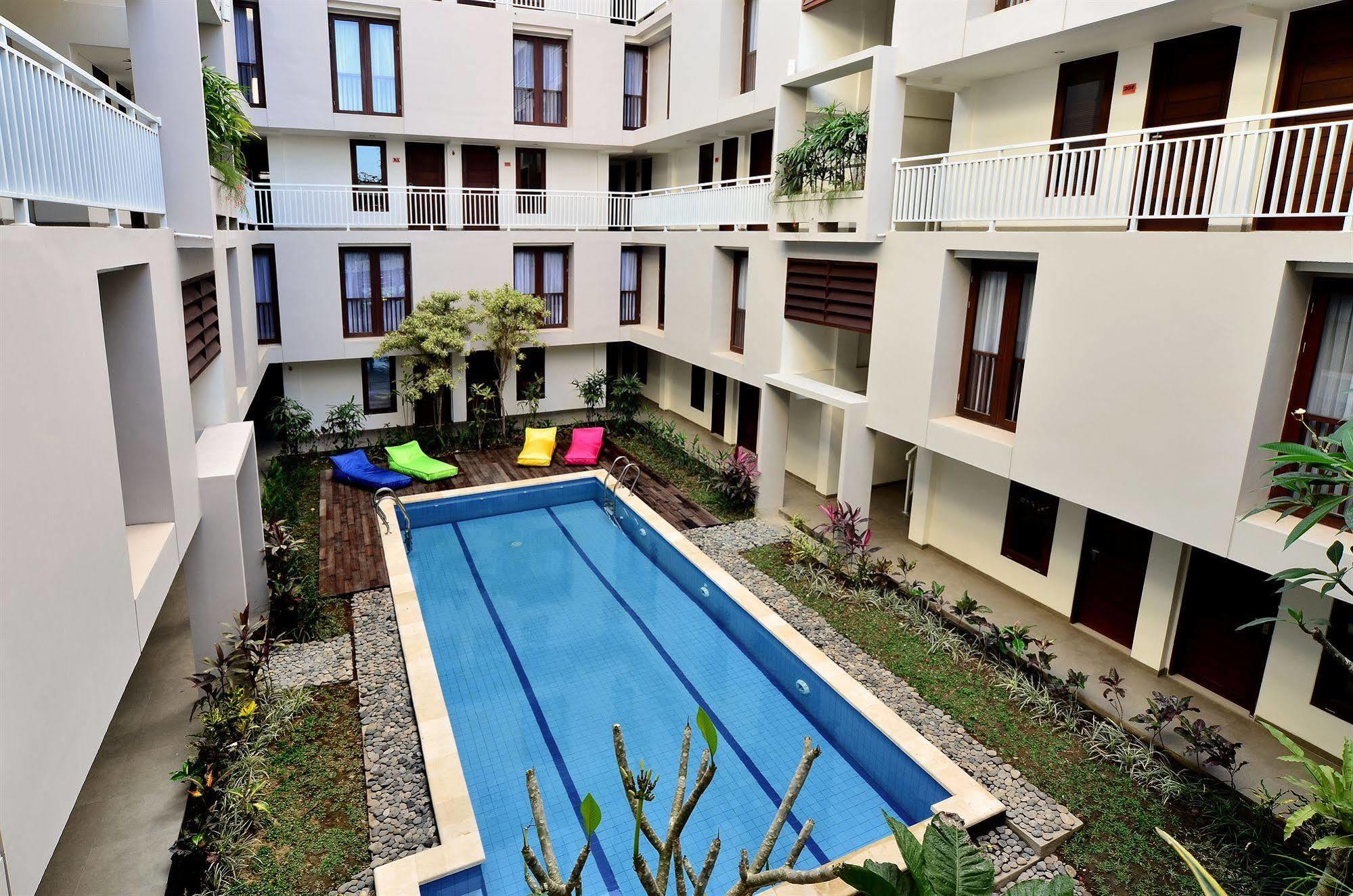 होटल के अलावा The Legian Sunset 3*